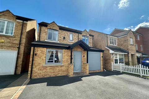 4 bedroom detached house for sale, Little Green Lane, Heckmondwike
