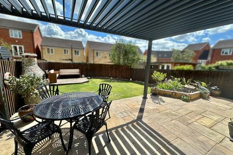 4 bedroom detached house for sale, Little Green Lane, Heckmondwike