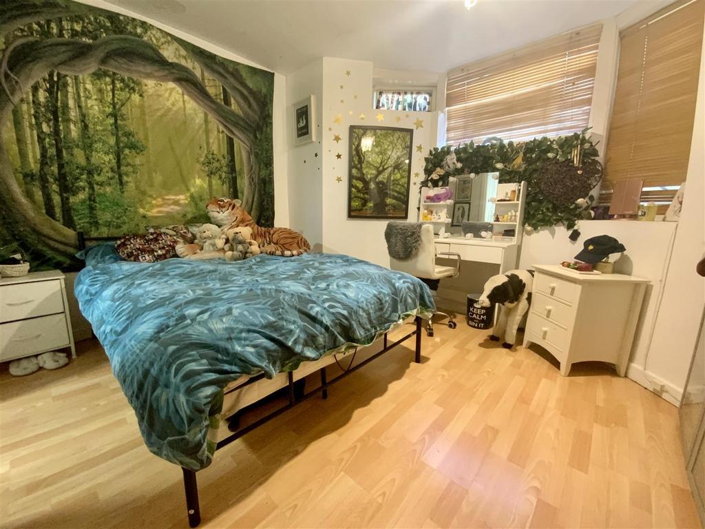 Bed 1.jpg