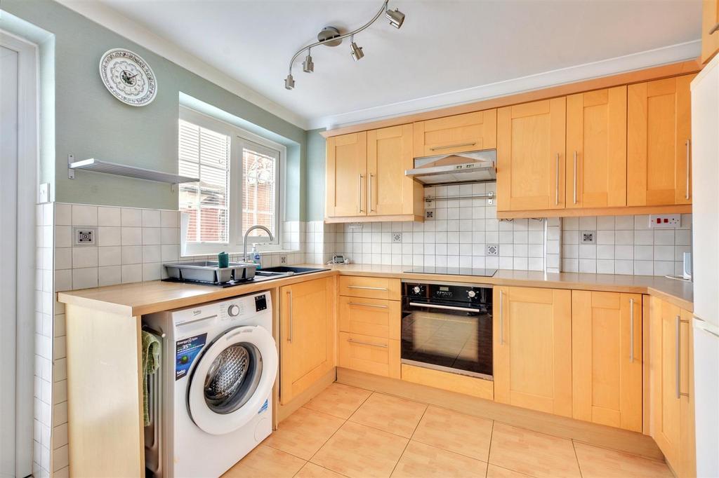 Kitchen 2.jpeg