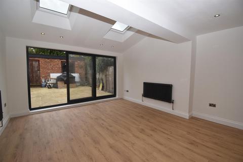 4 bedroom semi-detached house to rent, Price Road, Leamington Spa
