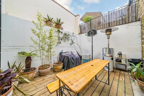 1 bedroom flat for sale, Cyprus Street, London E2