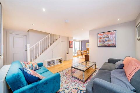 Flat 1, 52 Cyprus Street, London, E2 0NN