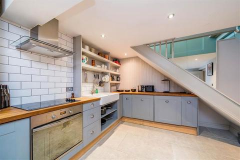 Flat 1, 52 Cyprus Street, London, E2 0NN