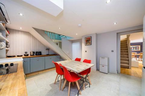 Flat 1, 52 Cyprus Street, London, E2 0NN