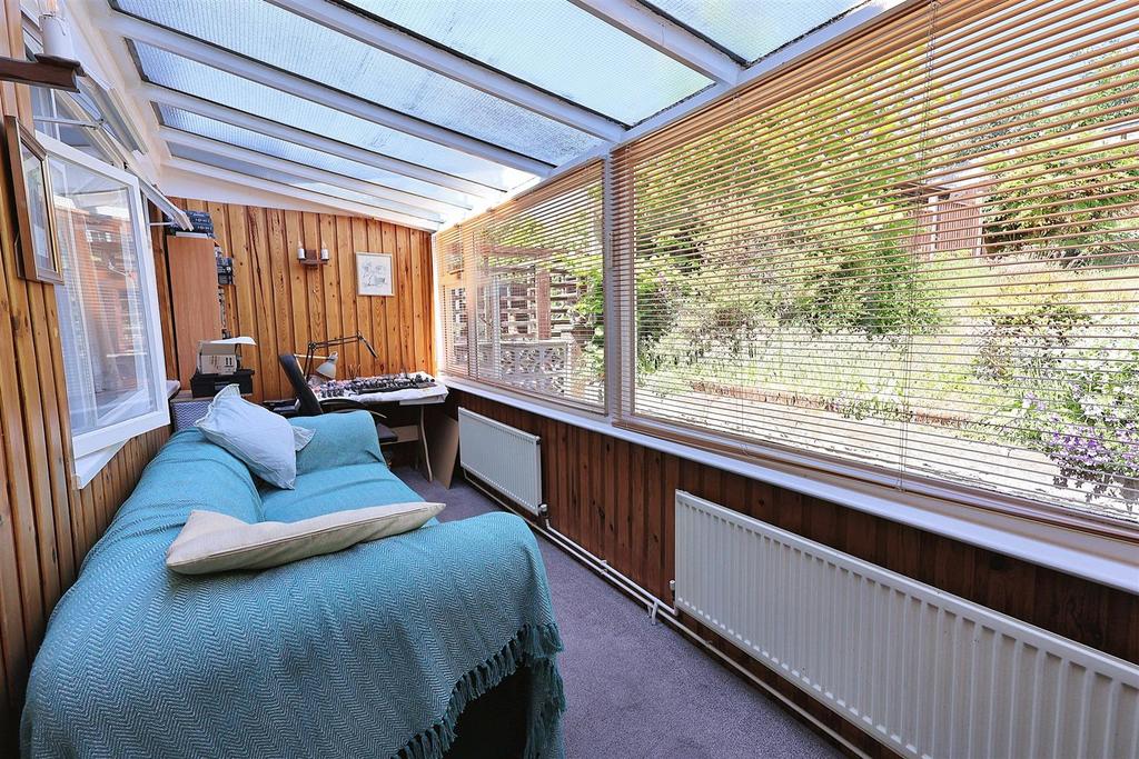 86, Violet Road Carlton, Nottingham, NG4 3 QP