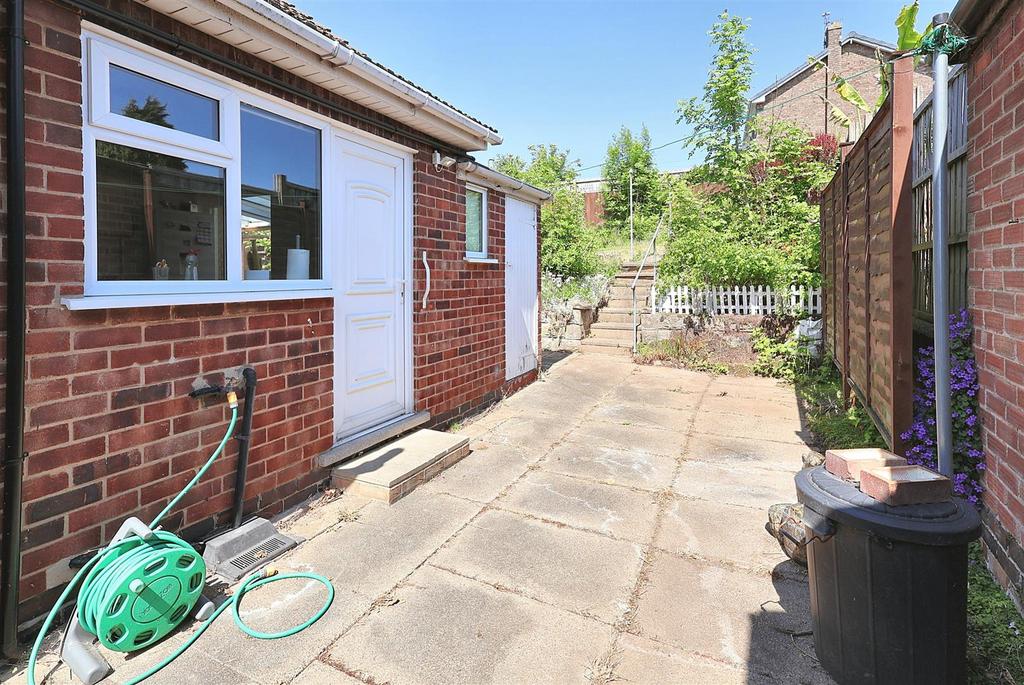 86, Violet Road Carlton, Nottingham, NG4 3 QP