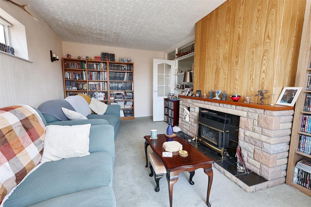 86, Violet Road Carlton, Nottingham, NG4 3 QP