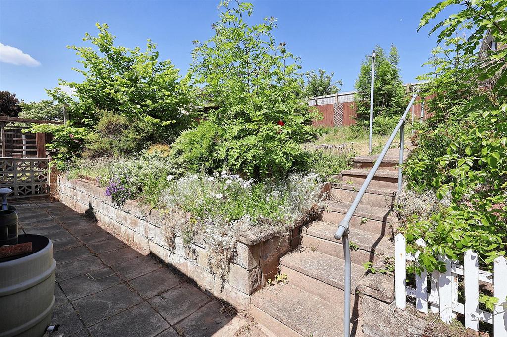 86, Violet Road Carlton, Nottingham, NG4 3 QP
