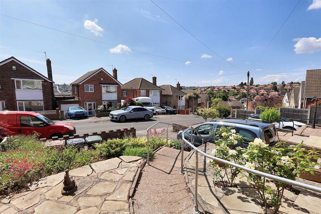 86, Violet Road Carlton, Nottingham, NG4 3 QP