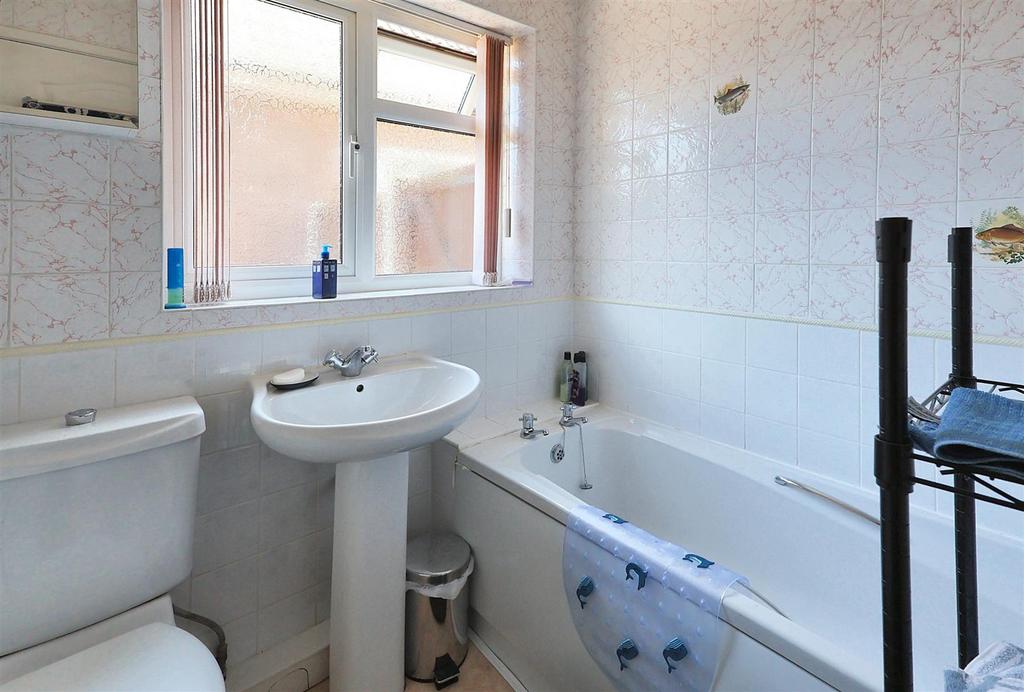 86, Violet Road Carlton, Nottingham, NG4 3 QP
