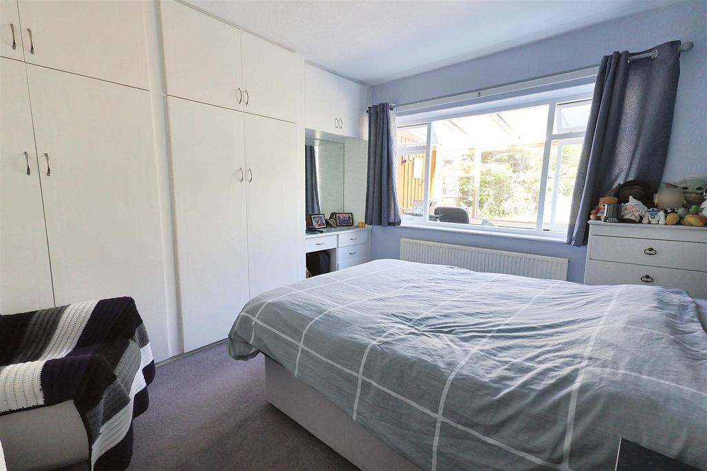 86, Violet Road Carlton, Nottingham, NG4 3 QP