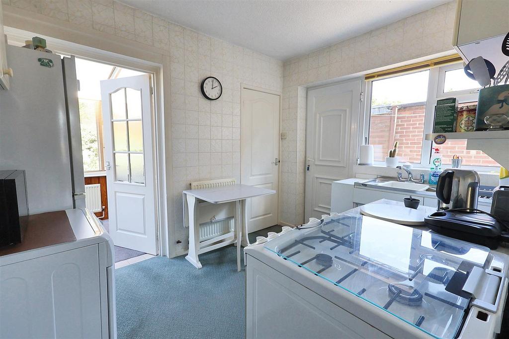 86, Violet Road Carlton, Nottingham, NG4 3 QP