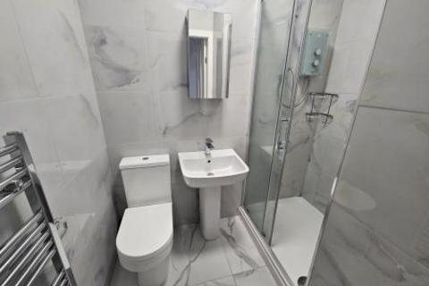 4 bedroom house to rent, Hessle View, Leeds LS6