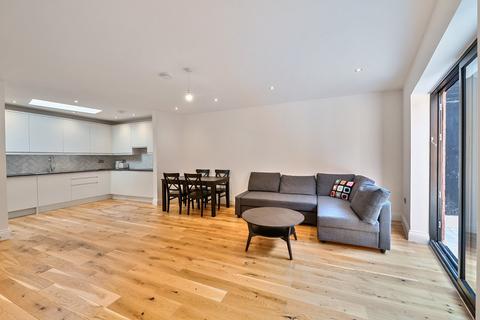 2 bedroom duplex for sale, Askew Road, London, W12