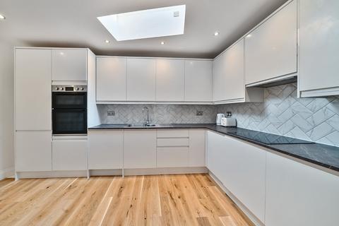 2 bedroom duplex for sale, Askew Road, London, W12
