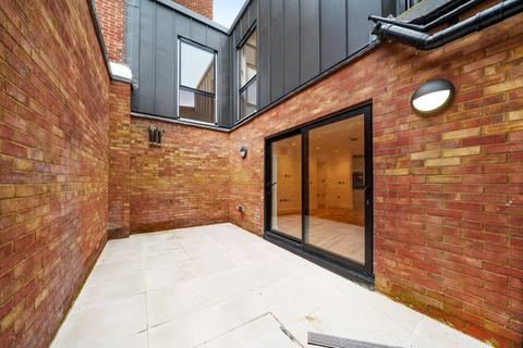 2 bedroom duplex for sale, Askew Road, London, W12