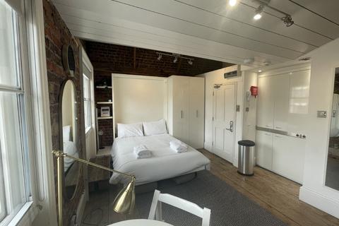 Studio to rent, Gloucester Place, London NW1