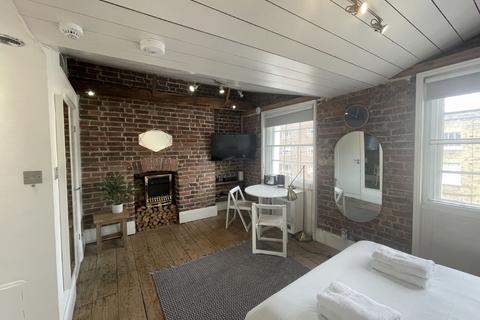 Studio to rent, Gloucester Place, London NW1