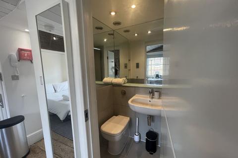 Studio to rent, Gloucester Place, London NW1