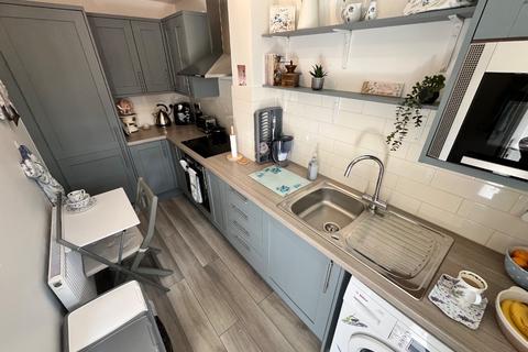 39 Cheslyn Close, Luton, LU2 8UA