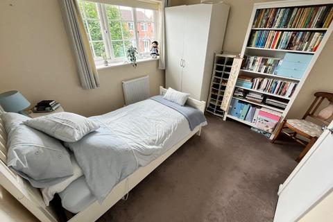 39 Cheslyn Close, Luton, LU2 8UA