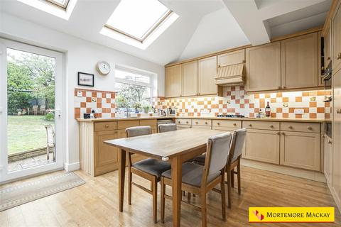 3 Brayton Gardens, Enfield, EN2 7LL