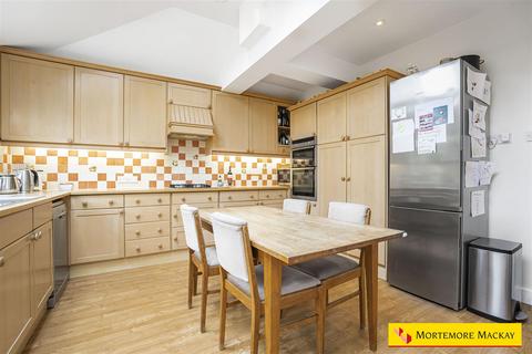 3 Brayton Gardens, Enfield, EN2 7LL