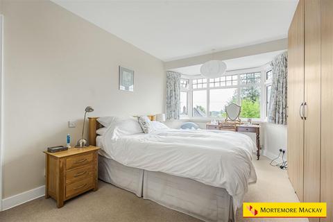 3 Brayton Gardens, Enfield, EN2 7LL