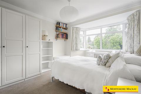 3 Brayton Gardens, Enfield, EN2 7LL