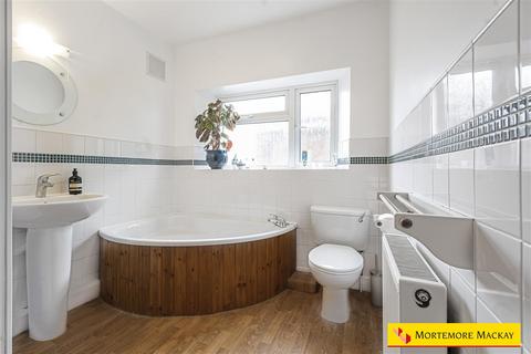 3 Brayton Gardens, Enfield, EN2 7LL