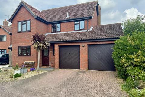 17 Sheerwater Close, Burnham-on-crouch, CM0 8EN