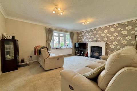 17 Sheerwater Close, Burnham-on-crouch, CM0 8EN