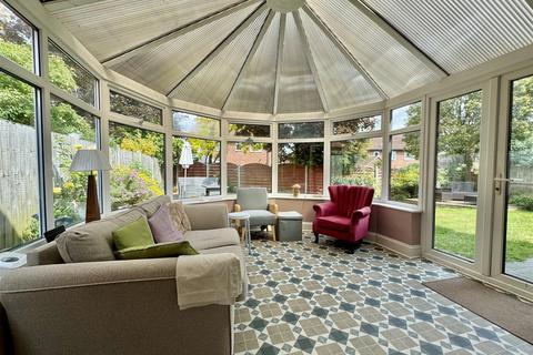 17 Sheerwater Close, Burnham-on-crouch, CM0 8EN