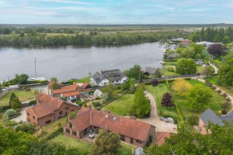 4 bedroom detached house for sale, Chain Free in South Walsham