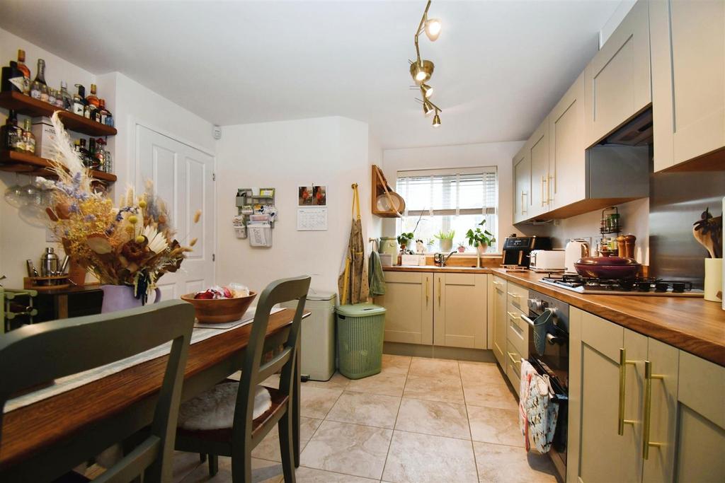 Dining kitchen