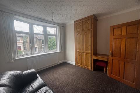 undefined, 2 Bed Flat In House Share, Park Avenue, Ilford, Essex, IG1