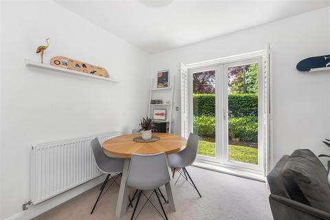 7 Roundburrow Close, Warlingham, CR6 9TT