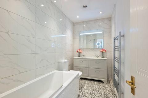 30 Alpine Road, Walton-on-thames, KT12 2NH
