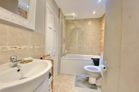 3 bedroom house for sale, Broad Street