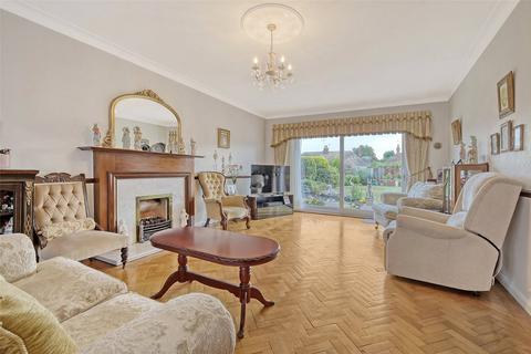 2 bedroom bungalow for sale, Brettenham Drive, Thorpe Bay, Essex, SS1