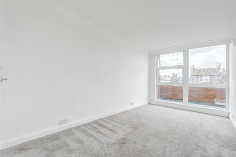 1 bedroom flat for sale, Guildbourne Centre, Worthing, West Sussex, BN11