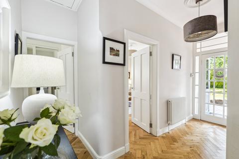 106 Braidholm Road, Giffnock, Glasgow, G46 6DF