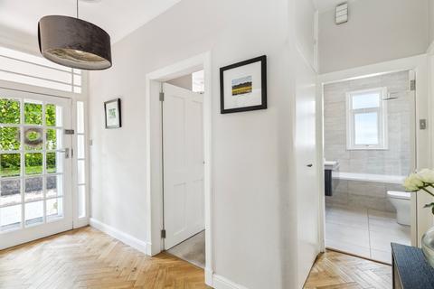 106 Braidholm Road, Giffnock, Glasgow, G46 6DF
