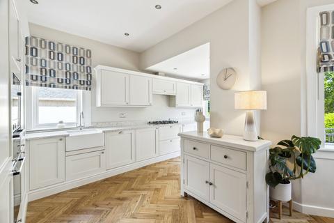106 Braidholm Road, Giffnock, Glasgow, G46 6DF