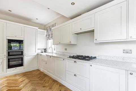 106 Braidholm Road, Giffnock, Glasgow, G46 6DF