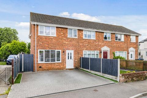 4 bedroom end of terrace house for sale, Sandwich Road, Eythorne, Dover, CT15