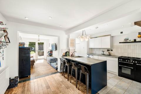 4 bedroom end of terrace house for sale, Sandwich Road, Eythorne, Dover, CT15