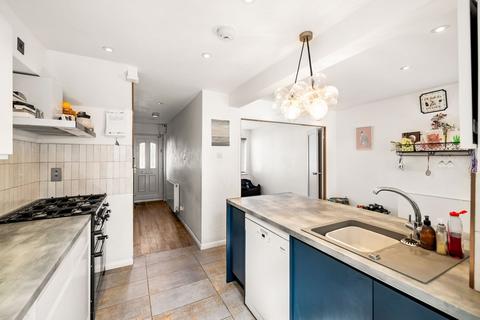 4 bedroom end of terrace house for sale, Sandwich Road, Eythorne, Dover, CT15