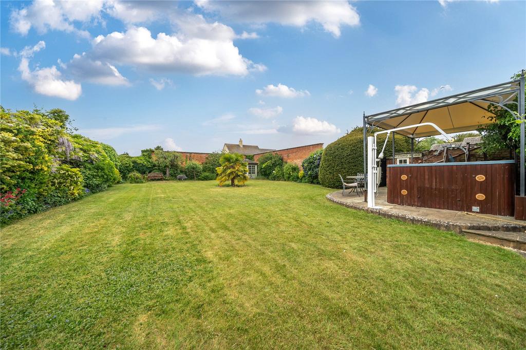 Gardens &amp; Pool